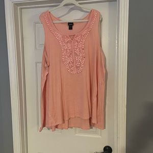 Comfy torrid tank size 3. Color is a peachy pinky color.